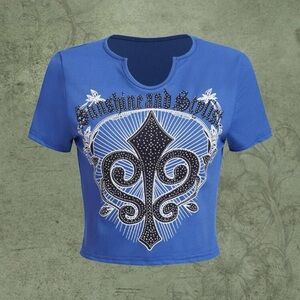 Blue letter graphic crop tee